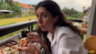 Katty West - Eating Pizza With Cum On My Face In A Public Cafe Amateurporn - Katty west-5