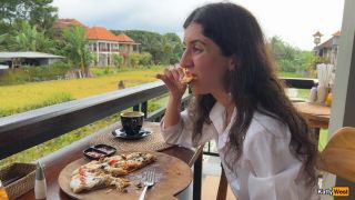 Katty West - Eating Pizza With Cum On My Face In A Public Cafe Amateurporn - Katty west-8