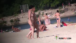 Everyone wants to be this sumptuous nudist's  acquaintance-3
