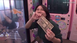 Reducing Mosaic DVMM-283 一般男女モニタリングAV×マジックミラー便コラボ企画 愛する夫の目の前で路上NTR！清楚な人妻が「お口だけでコンドーム装着」に挑戦！2 ノーハンドでデカチンを咥えたご無沙汰妻のオマ○コは欲しがり汁が溢れ出す！旦那の目の前で寝取って最後はゴムを外して生中出し！-8