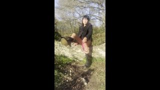 Petite Romani 69 - Pussy Play in the Park-1