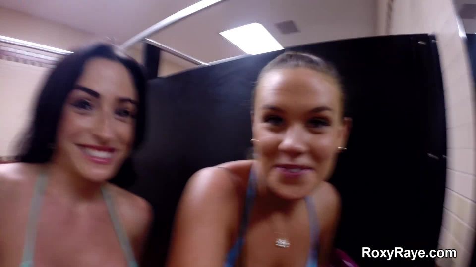 Roxy Raye rr PublicThemeParkLesbians