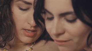 Maria Riot & Tula Vida - Lemonada - Lesbians-8