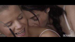 Video Sarah Kay, Mia Trejsi   Feel The Beat 1080p FullHD-1