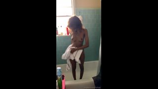 Tinyflowr () - drying off in the shower 12-06-2019-5