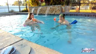 JessieMinx Jessieminx - peak in on us swimming we decided between filming smoking hot content to take a dip in th 31-03-2022-0