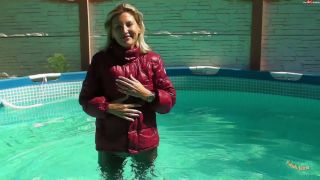 [K2S.CLUB] fetishalina - Mit Christina und Jackie in Daunenjacken und Gummi Leggins im Pool - FullHD 1080P-1