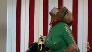 KatesPalace 100810 Blick hinter die Kulissen 02 (mp4)-4