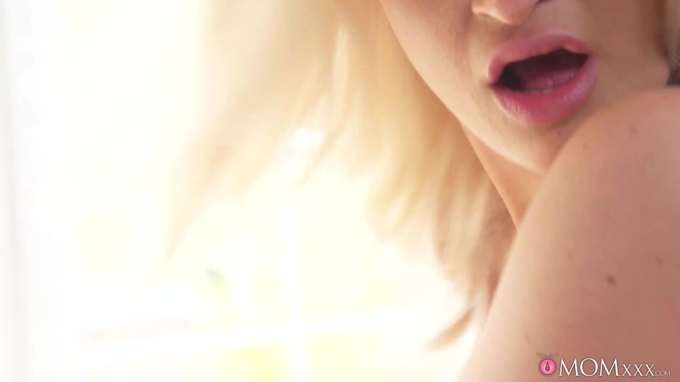 Nicole Vice Mature Blonde Beauty in High Heels (Blowjob porn)