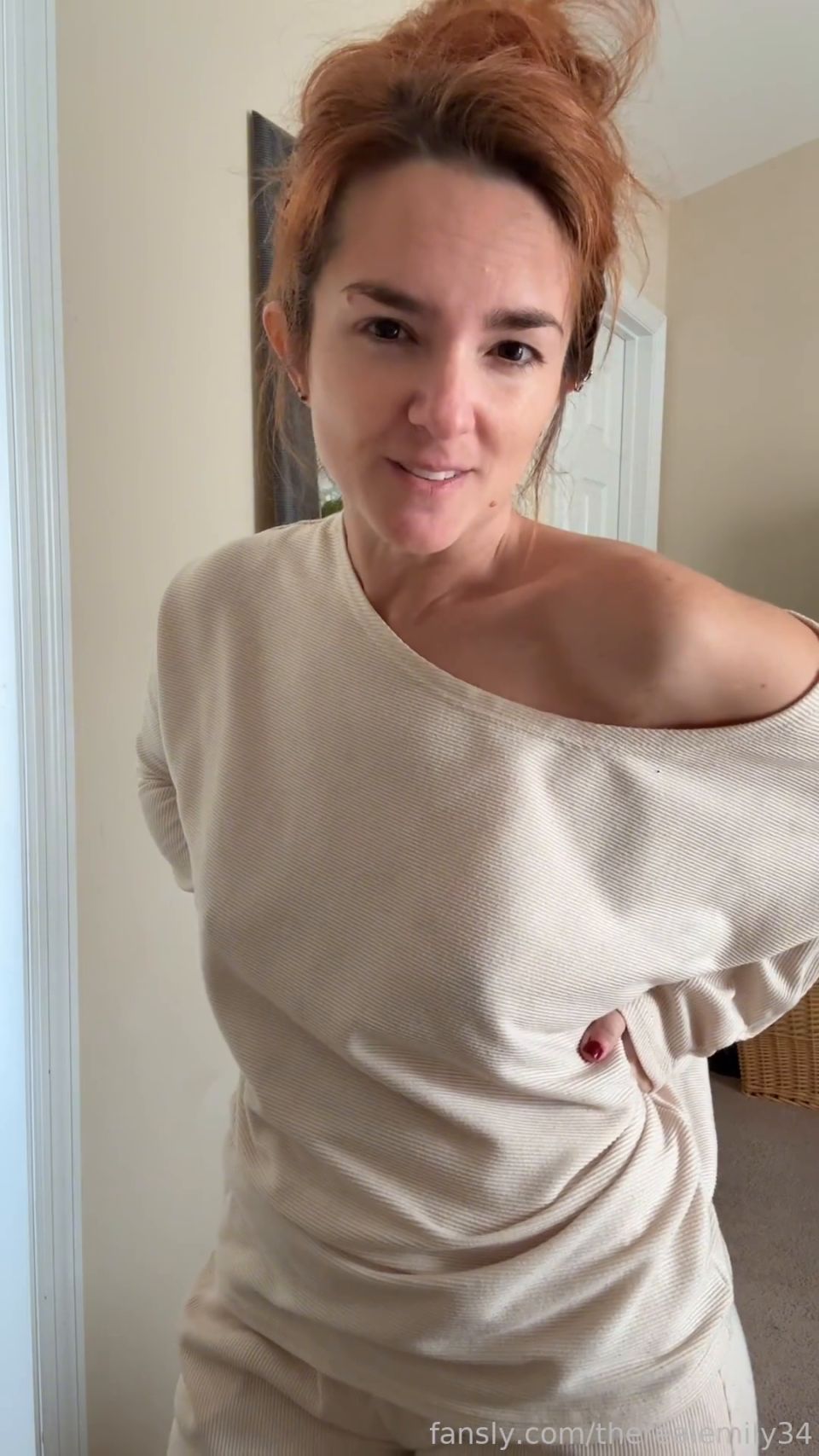 [K2S.CLUB] therealemily34 (thickhips30, newmilf23) - Taboo Tell All! Mommy’s Spills Your Taboo Dirty Smell Secrets To Your New Girlfriend! Luckily, She’s Into It! - FullHD 1080P