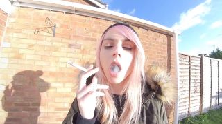 Chloe Toy - Smoke break - Smoking-3