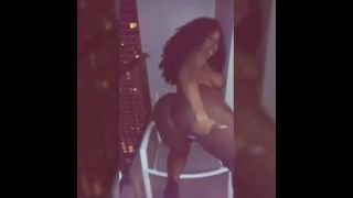 Mizzbeethebodyxxx () - balcony booty play 06-04-2018-4