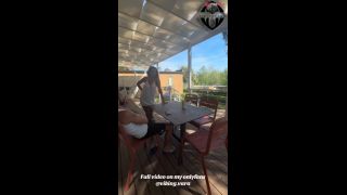 Il cornuto in spiaggia e io mi faccio scopare dal suo migliore amico-2