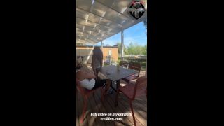 Il cornuto in spiaggia e io mi faccio scopare dal suo migliore amico-3