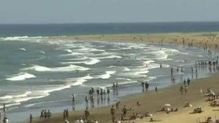 Mafalda - BTS - beach and 2 boys-3