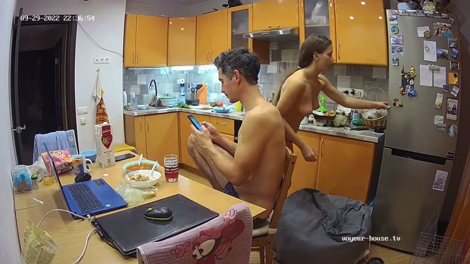 Flamy Nika 22 09 29 ariela topless cooking 720p