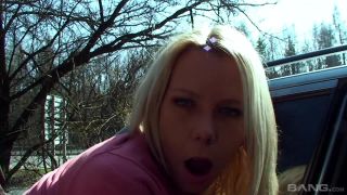 Melanie Crush Crushes One Out With Her Beau In This Roadside  Fuck-5