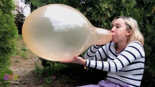 Custom Fetish - Regina s First Blow to Pop Outdoors - Fetish-8