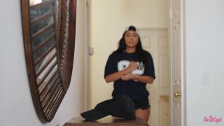 Violet Myers Ella Knox - Rooting For The Right Team-9