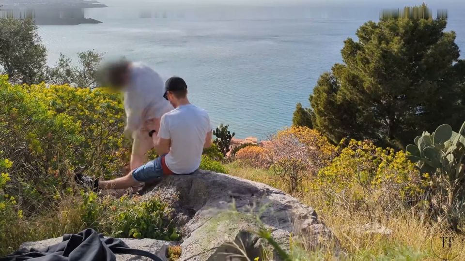 [K2S.CLUB] TheTemptingTwosome - Spontaner Sex beim Wandern mit Blick über die Stadt - HD 720P