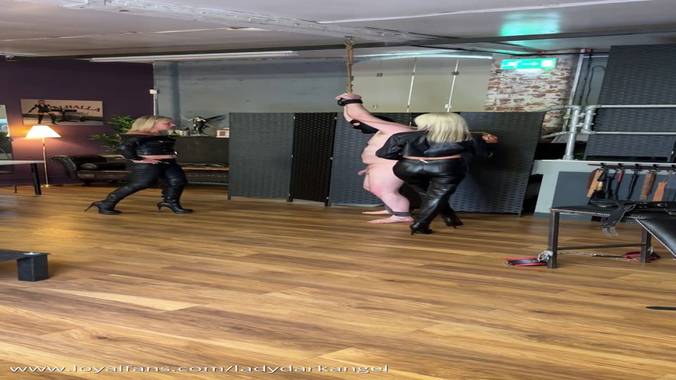 FullHD 2025 Femdom Dominance: Whips & Spanks Sensation