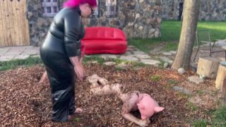 Mistress Zeida Mistresszeida - video slave rolling in the leaves while we humilate him in latex rubber 23-11-2022-3