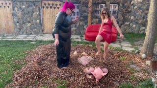 Mistress Zeida Mistresszeida - video slave rolling in the leaves while we humilate him in latex rubber 23-11-2022-4