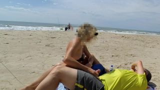 54REALAMATEURPUBLICHANDJOBRISKYONTHEBEACHPEOP-6