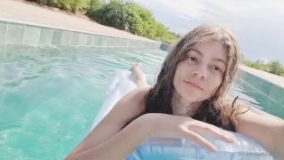 Heysweet - misssweetteen () Misssweetteen - fingering my kitty in the pool 01-03-2022-0