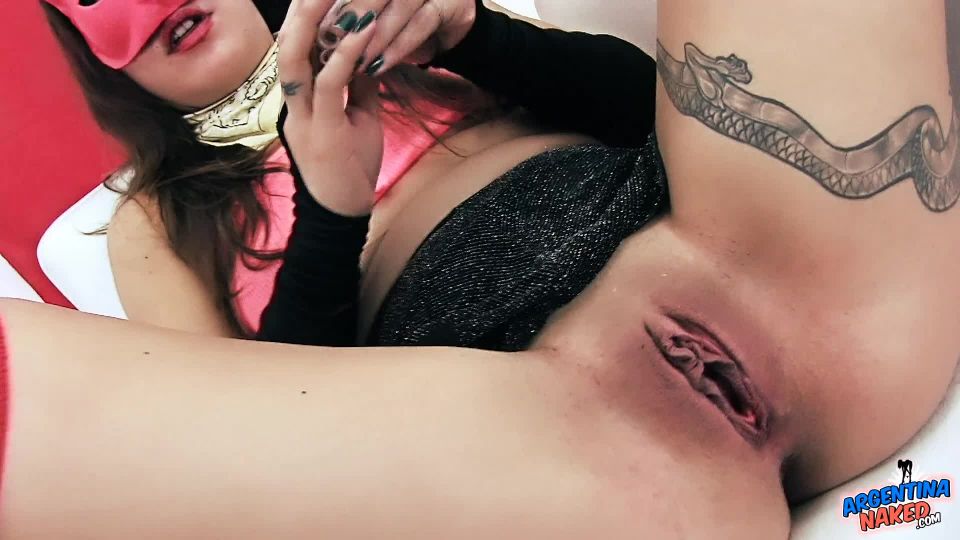 Sheena – Argentina Naked Fisting