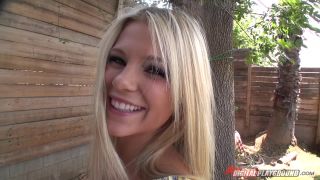 Scarlet Red - Yong Neighbor Girl On Swing Fuck (Amateur porn)-1