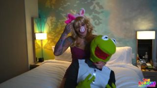 GIbbyTheClown - Ms. Piggy fucks Kermit The Clown - Clowns-9