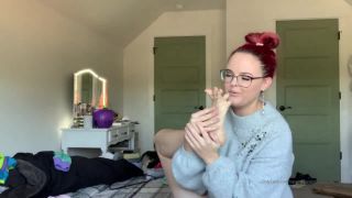 Apantyhoseobsessions - happy saturday enjoy this new barefoot worship tease vid shows a nice view of my legs an 23-11-2019-0