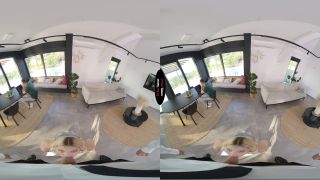 Nikoletta Queen's Stepdaddy VR Threesome Adventure-1