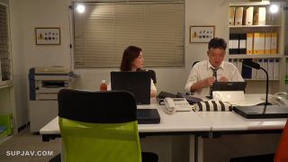 ReducingMosaic ROE-330 「本当に、私の下着を見て興奮するの…？」 盗撮映像で発情する部下の変態チ〇ポに女の悦びを隠し切れないおばさん上司は叱るどころか射精管理で躾けてしまった…。 松本翔子-7