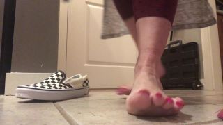 Beneathmytoes Taking my shoes off - 08-11-2019 - Onlyfans-6