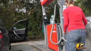 Katerina Hartlova Katerina-Hartlova 20 07 03 Cleaning Car At Gas Station 1080p-1