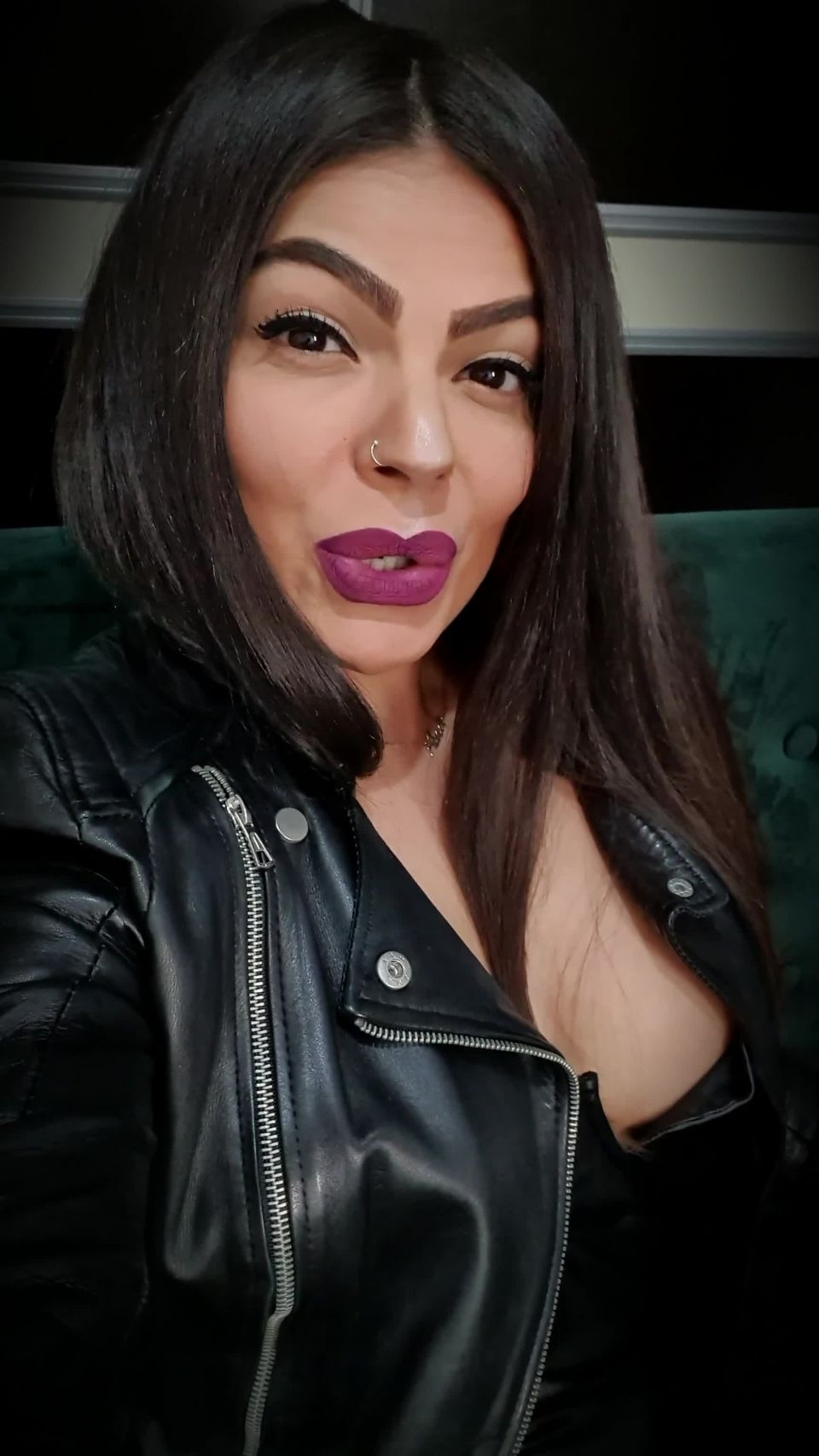 Goddess Domdeluxury - domdeluxury - Siterip - K2S - UBIQFILE () Let me teach you something about investments