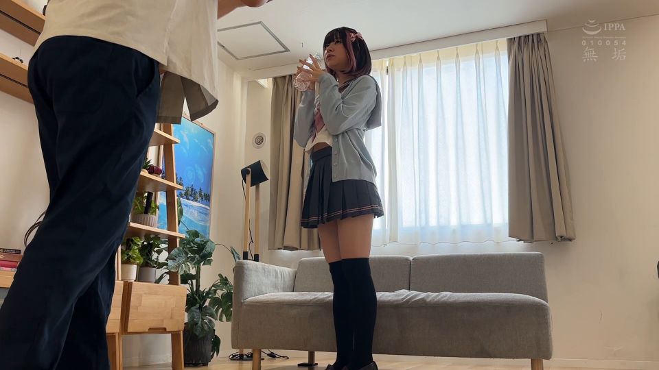 A cosplayer who sells herself as pure is made horny by an aphrodisiac and love potion. Even though she said she couldn't handle old men, but she's completely immersed in the pleasure of off-line, Ito Akana ⋆.