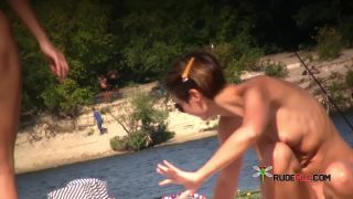 I love take pic on nude strand; puusy and ass 3-9