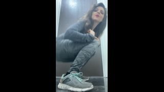 KristyJessica () Kristyjessica - making sneakers sexy again 29-12-2020-0