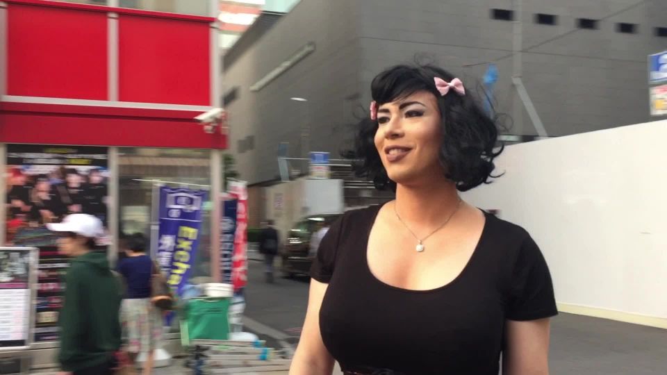 Maeva French – Ladyboy Vegetables & flashing in Tokyo