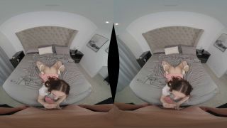 VR Bliss: Penelope Kay's Sexy UltraHD 4K VR Adventure!-1