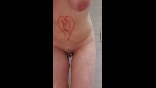 [K2S.CLUB] JulieEroticDress - Julie Spielt Anal in Camping Dusche - HD 720P-1