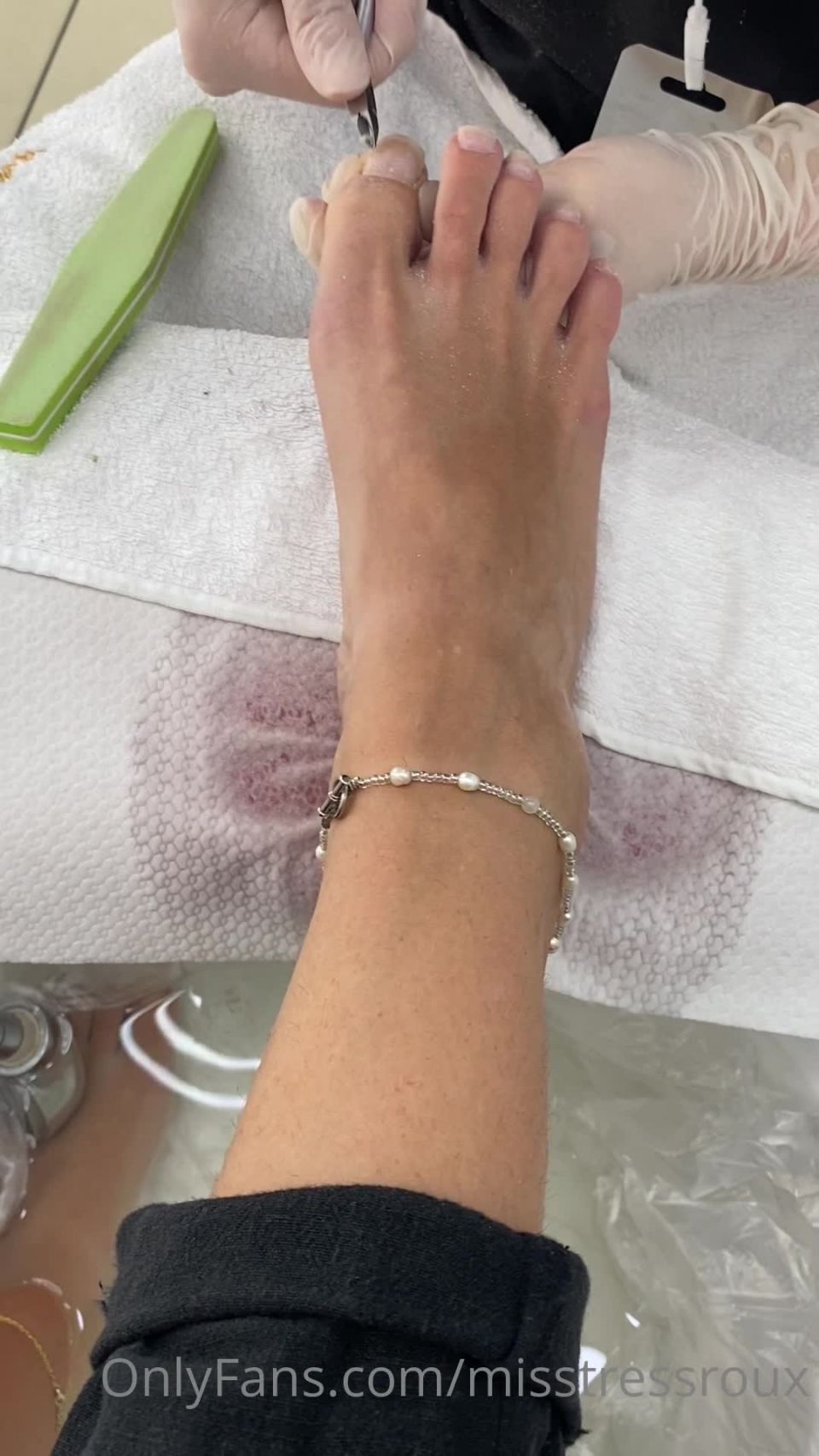 [footjob-porn.com] Onlyfans - GingerAlesFeet_025_misstressroux-06-09-2021-2213584701-Hi guys Sorry if I haven't been posting lately, but my feet have been travelling all o Leak