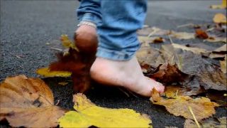 Porn online Dirty soles – Barefoot Urban Girls – RED-X: barefoot autumn in Lugano-1