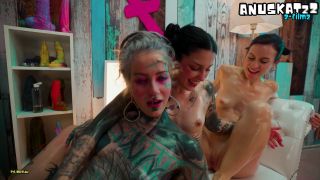 [K2S.CLUB] Anuskatzz - Geölte lesben teilen sich ein Metall Spielzeug - FullHD 1080P-7