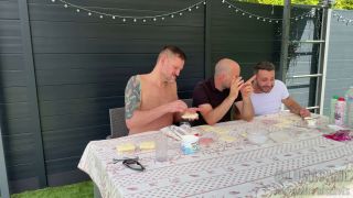 [K2S.CLUB] Lumacarie - Jungs kochen und Mädchen saugen unter dem Tisch - FullHD 1080P-6