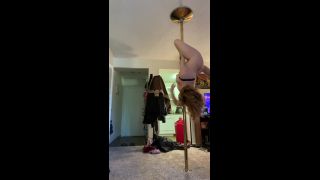 Valerie - juicyassvalerie () Juicyassvalerie - i pole danced today see if you can spot the nip slip 10-05-2021-4