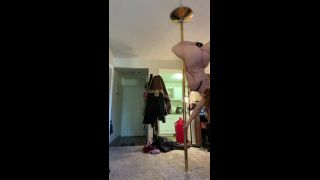 Valerie - juicyassvalerie () Juicyassvalerie - i pole danced today see if you can spot the nip slip 10-05-2021-5